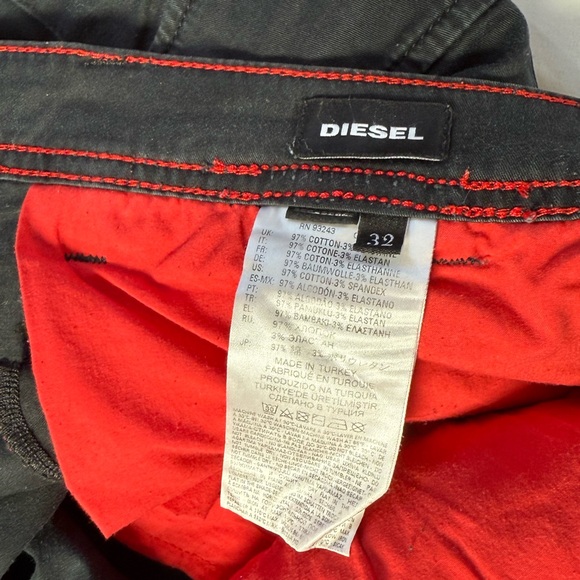 Diesel black cargo pants—high-quality, rugged, and stylish with a modern edge. - Picture 5 of 5